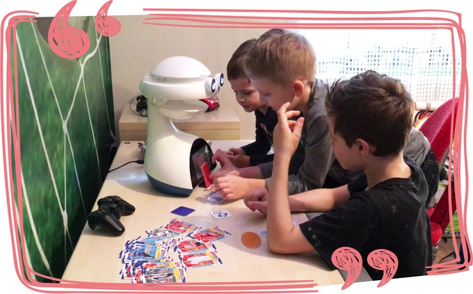 روبوت لطيف لتعليم اللغة للأطفال